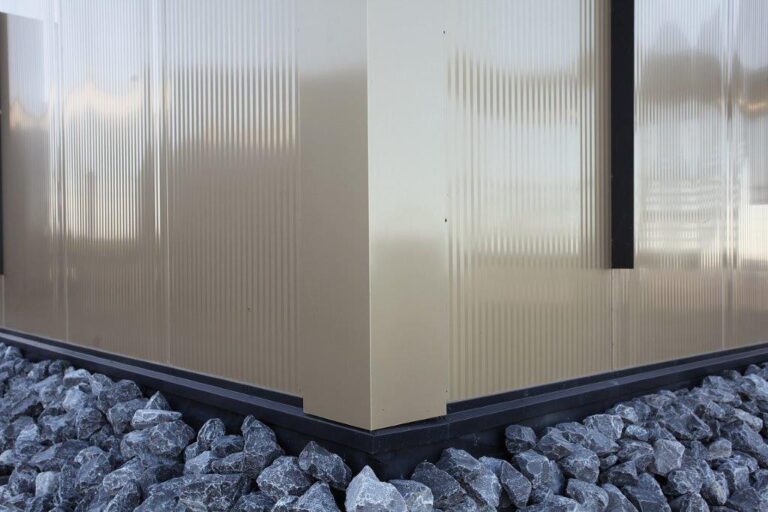 Foodhal van Telson en Kant in Lauwersoog met ALPHA-C FX sandwichpanelen in Dubai More Intense