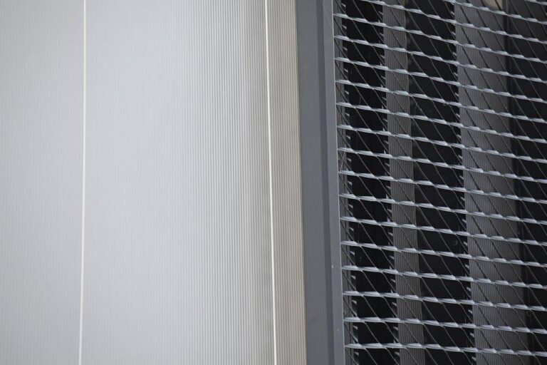 TY Le foodhal in Den Hoorn met Alpha-AR sandwichpanelen in RAL9007